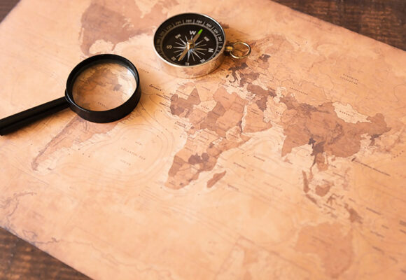 mapa-sepia-alta-vista-accesorios El cambio y la brújula